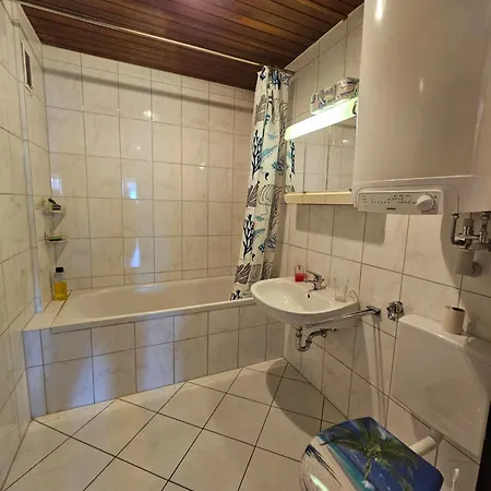 Appartement Mobilierte Monteuerswohnungen Mit 6 Betten Stuttgart, Boeblingen, Reutlingen, - Gaiern2 *